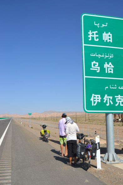 Signs in Mandarin and Uighur.