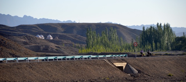 Cycling the road to Ulugqat.